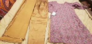 Pakistanischer / indischer lila Jamawar Damenanzug mit Steinen und goldener Hose  - Bild 1 von 8