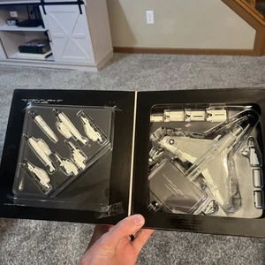 Century Wings A-7E CORSAIR II U.S. NAVY VA-93 RAVENS NF300 1980 (CAG) - Imagen 1 de 13