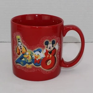 Taza de café roja Walt Disney World 2008 Mickey Mouse Goofy Donald Pluto 18 onzas - Imagen 1 de 11