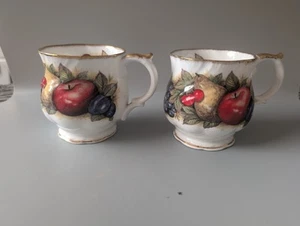 2 X Queen’s China Antique Fruit Series Bone China Cups 3” Tall Cherries (Hsh4) - Foto 1 di 14