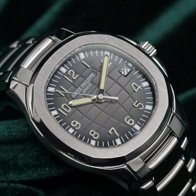 Patek Philippe Aquanaut Black Dial Steel 40mm MINT FULL SET 5167/1A-001 - Image 1 of 4