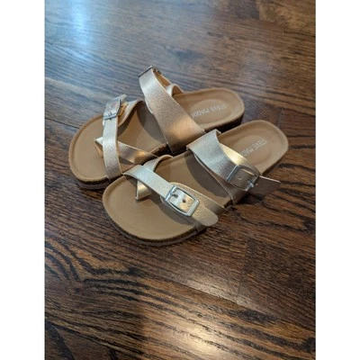 Sandalias Steve Madden de oro rosa para niñas pequeñas nuevas sin caja  Foto 1 de 4