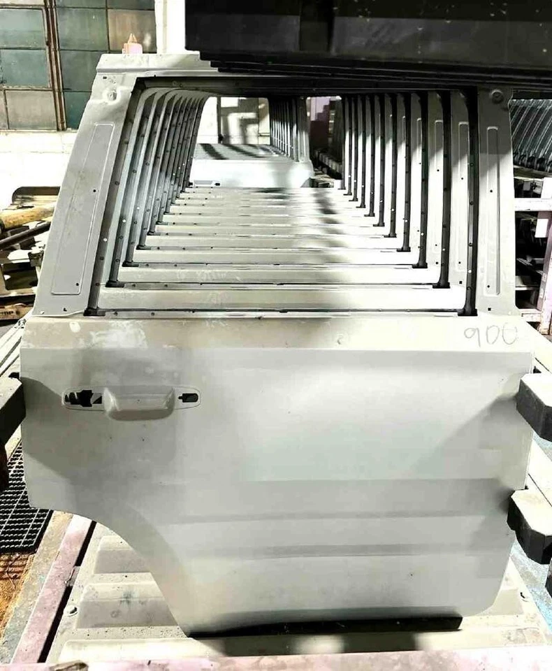 Chevrolet Tahoe GMC Yukon 2015-2020 pasajero trasero puerta lateral derecha OEM 86532550 Foto 1 de 1