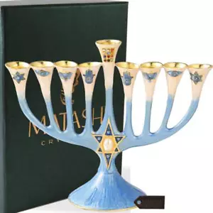 Candelabro Menorá Pintado a Mano con Estrella de David Diseño por Matashi - Imagen 1 de 4