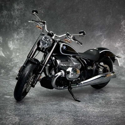 BMW Miniature 1/10 Scale Motorcycle Motor Bike Model R18 black Dealer's edition - Image 1 of 4