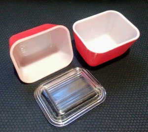 2 Vtg Small Milk Glass Red Pyrex 501 Refrigerator Containers w/ 1 Clear Lid EUC! - Picture 1 of 5