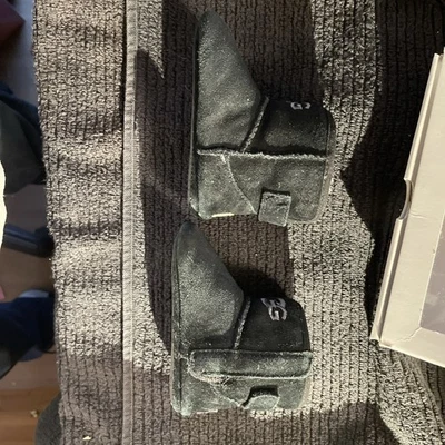 Botas Ugg Niño 02/03 1 Jesse II NEGRAS Buenas Foto 1 de 4