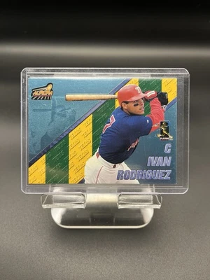 1998 Pacific Aurora #7 Ivan Rodriguez Pennant Fever Platinum Blue - Image 1 of 2