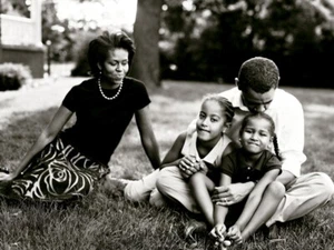V4079 Barack Michelle Obama Familia EE. UU. Presidente BW Decoración PÓSTER DE PARED IMPRESIÓN REINO UNIDO - Imagen 1 de 13