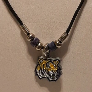 NCCA LSU LOUISIANA STATE TIGERS Pendant Charm / 22" Black Rope Necklacej - Picture 1 of 5