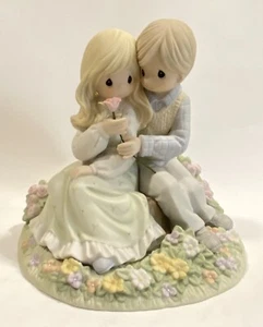 Precious Moments Figurine • My Heart Belongs To You • 2002 Enesco • 110268 - Picture 1 of 7