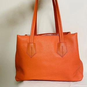 Neely & Chloe n.2 The Large Tote Tote in pelle di ciottoli rosa corallo usata - Foto 1 di 15