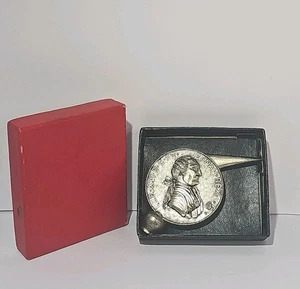 Vintage Brieföffner Münze Medaille RAR in roter Box - Bild 1 von 8