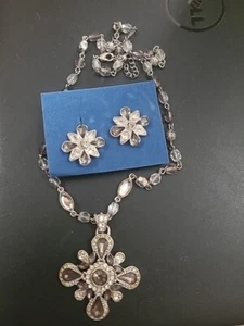 Conjunto de collar aretes vintage de diamantes de imitación de diamantes negros Avon envío gratuito  - Imagen 1 de 4