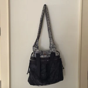 Lululemon Yin to Yang Hobo Bag Purse Not So Petite Fleur Silver Spoon - Picture 1 of 18