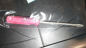 Flat-Bladed Screwdriver with a 1/8-inch Tip - Foto 1 di 1