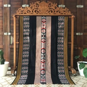 Hand Woven Blanket Belu NTT Motif Ethnic Indonesian Culture - White - Picture 1 of 2