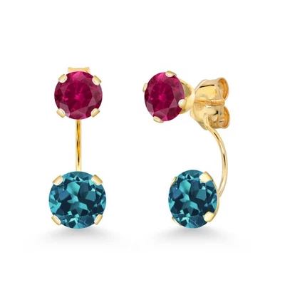 Pendientes redondos de oro amarillo de 14K con topacio azul Londres de 4,20 quilates con rubí creado rojo Foto 1 de 4