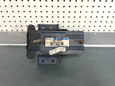 Ford OEM NOS 4C2Z-6038-AB Right Side Motor Mount 2004-2010 E-350 Super Duty - Image 1 of 4