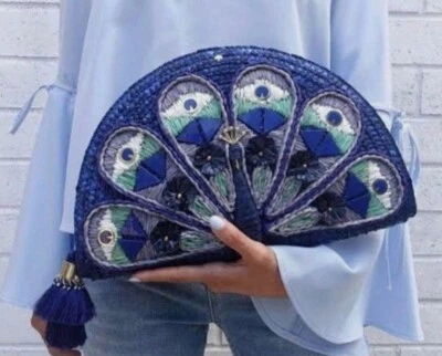 Nuevo con etiquetas Bolso sin asas Kate Spade Pluma Completa Bordado Paja Pavo Real Mimbre Pájaro Foto 1 de 4