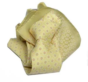 Completo uomo giallo cravatta giallina e fazzoletto bordi gialli seta made italy - Foto 1 di 2