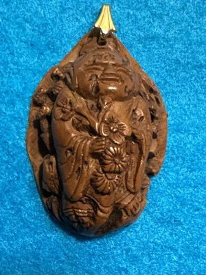 Colgante de nuez tallada asiática vintage  Foto 1 de 4