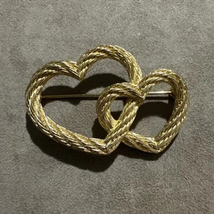 Christian Dior Vintage Double Twisted Rope Interlocking Heart Pin Brooch Gold Pl - Picture 1 of 9