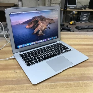Apple MacBook Air A1466 2013 13" Intel i5 1.40GHZ 8GB RAM 256GB SD (OS Catalina) - Foto 1 di 10