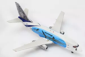 1:200 IF200 Aviatsa Boeing 737-200 HR-MRZ with stand - Picture 1 of 7