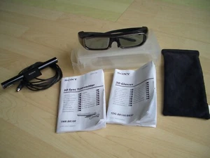 SONY 3D BRILLE TDG-BR 100 ETUI MIT 3 D SYNCRO SENDER TRANSMITTER TMR-BR 100 - Bild 1 von 4