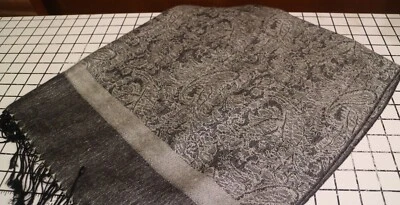 Pashmina Paisley Bufanda Mantón Envoltura 30% Seda Gris y Negro con Flecos Foto 1 de 4