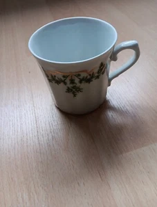 Eschenbach Bavaria Porzellan Tasse Grüne Ranke Gold Verzierung - Bild 1 von 2