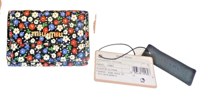 Cartera Miu Miu Pequeña Doble Plegable Glace St Flor Negra Colorido Estampado Cuero Nueva con Etiquetas Foto 1 de 4