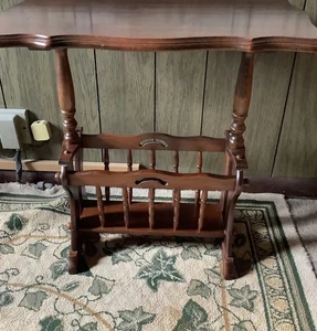 Mesa rectangular vintage de madera dura con cargador - Imagen 1 de 6