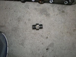 2000 Triumph 955i 955 i RS Oil Fitting - Bild 1 von 1