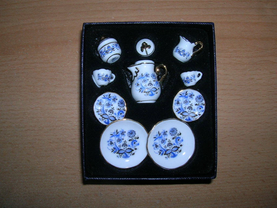 Reutter Porzellan Kaffeeservice Barock Gold Zwiebel Puppenstube 1:12 Art 1.338/1 - Bild 1 von 1