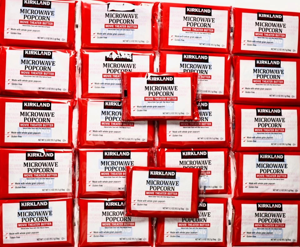 Palomitas de maíz para microondas Kirkland Signature "Mantequilla de teatro de cine" 22 bolsas, 3,3 oz cada una Foto 1 de 3