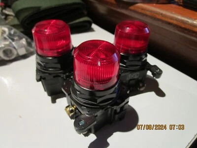 QTY 3 Cutler Hammer 10250T 91000T Illuminated Indicator Light Lamp 480 V RED - Image 1 of 3
