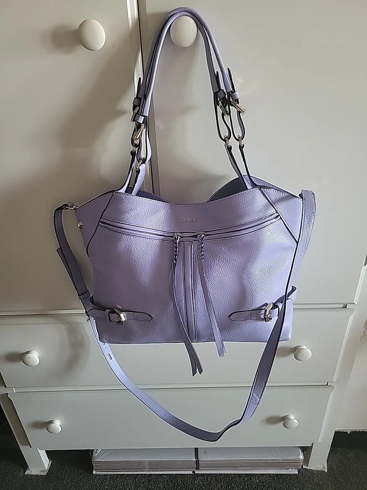 LODIS NUEVO CON ETIQUETAS Nikki Cuero Guijarro Cartera Bolso de Hombro Bandolera Cartera Lavanda  Foto 1 de 4