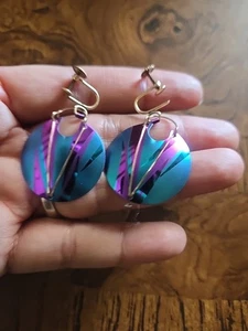 Holly Yashi Modernist lila blau Niob Schraub Ohrringe - Bild 1 von 6