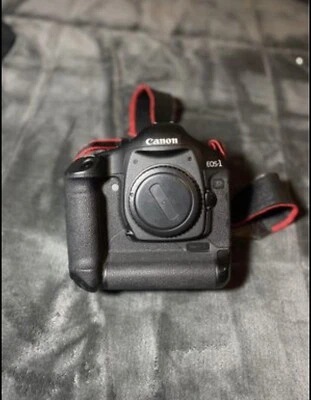 Canon EOS 1D Mark III 10.1MP Digital SLR Camera - Black (3 lenses included) - Image 1 of 3