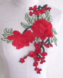 ACD50 - GRANDE APPLIQUE DENTELLE ** 23 x 32 cm ** FLEURS ROSE ROUGE FEUILLES - Picture 1 of 1