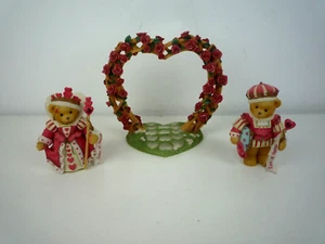 VINTAGE 1997 CHERISHED TEDDIES 302732 KING & QUEEN OF HEARTS WITH ROSE ARCH - Bild 1 von 9