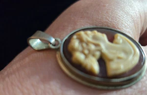 Colgante camafeo de baquelita de plata esterlina vintage EXCELENTE DE COLECCIÓN RARO ENVÍO GRATIS - Imagen 1 de 3