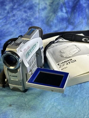 Canon ZR25MC Mini DV Camcorder (F6) - Image 1 of 4