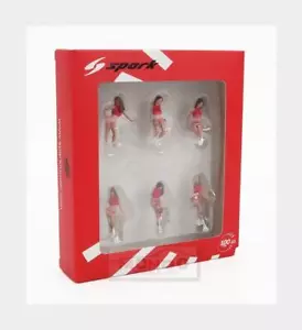 1:43 SPARK Figurines Grid Girls 1990S 43AC023 Model - Picture 1 of 2