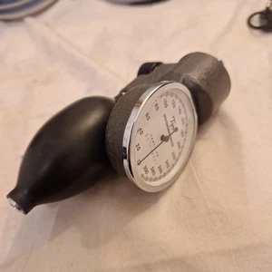 Tycos Blood Pressure Gauge And Pump - Picture 1 of 5