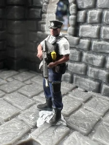 Railway Figure OO Gauge ARMED POLICE 3D Printed Hand Painted 1:76 Train - Picture 1 of 5