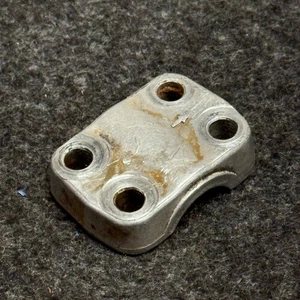 95-06 Kawasaki KDX200 220 OEM FRONT AXLE HOLDER STAY BRACKET CLAMP HOLD DOWN - Picture 1 of 3