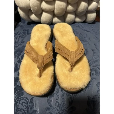 L.L. Bean Fuzzy Sole Suede Thong Flip Flops size 8 - Image 1 of 4